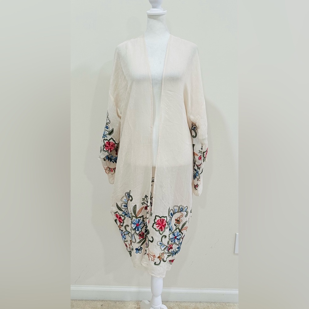 Liv‎ Los Angeles women's light cape embroidered with wide 3/4 sleeves Size S/M